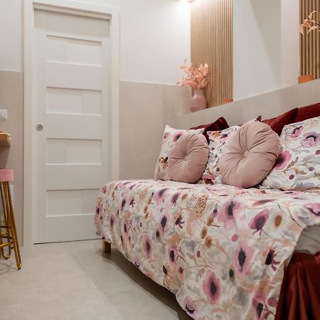 Palazzo Nicolaus Del Lungomare Bed and Breakfast Bari Buitenkant foto
