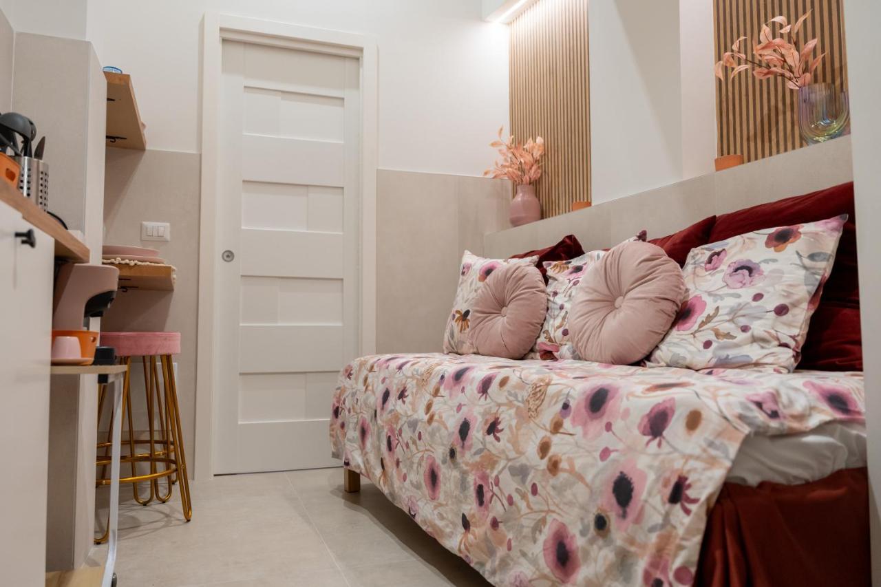 Palazzo Nicolaus Del Lungomare Bed and Breakfast Bari Buitenkant foto