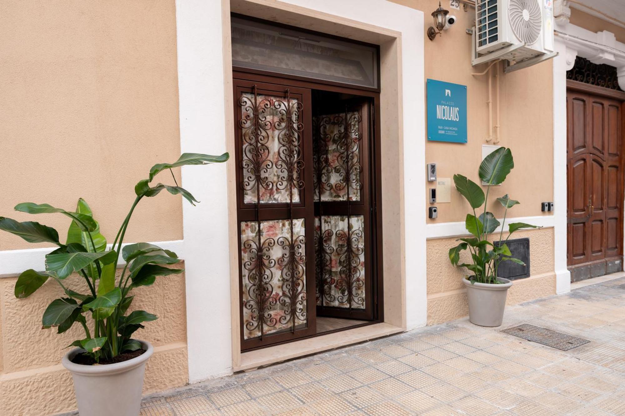 Palazzo Nicolaus Del Lungomare Bed and Breakfast Bari Buitenkant foto